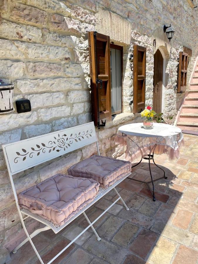 Serra SantʼAbbondio B&B Il Poggetto מראה חיצוני תמונה