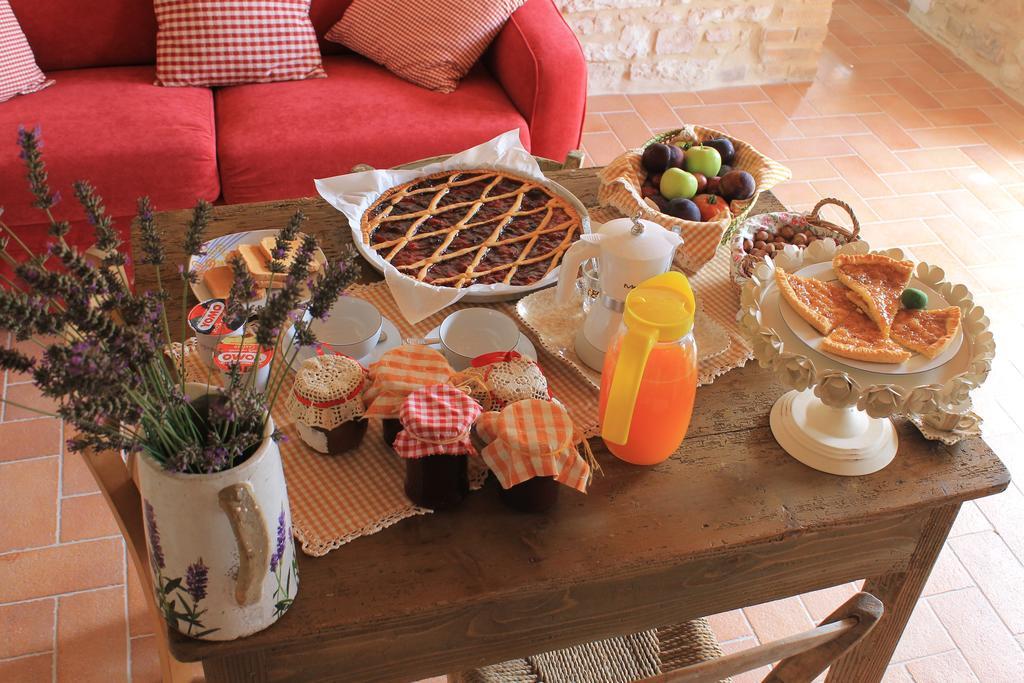 Serra SantʼAbbondio B&B Il Poggetto מראה חיצוני תמונה