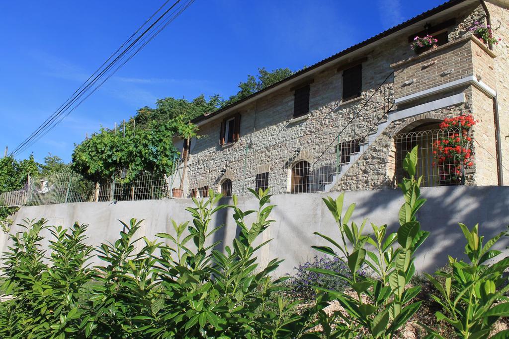 Serra SantʼAbbondio B&B Il Poggetto מראה חיצוני תמונה