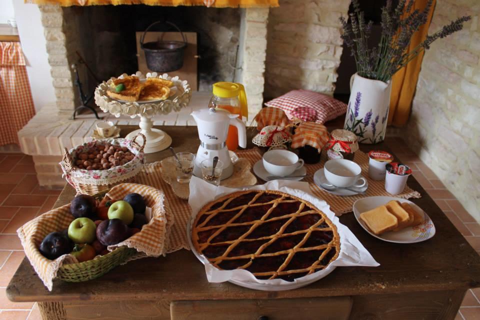 Serra SantʼAbbondio B&B Il Poggetto מראה חיצוני תמונה